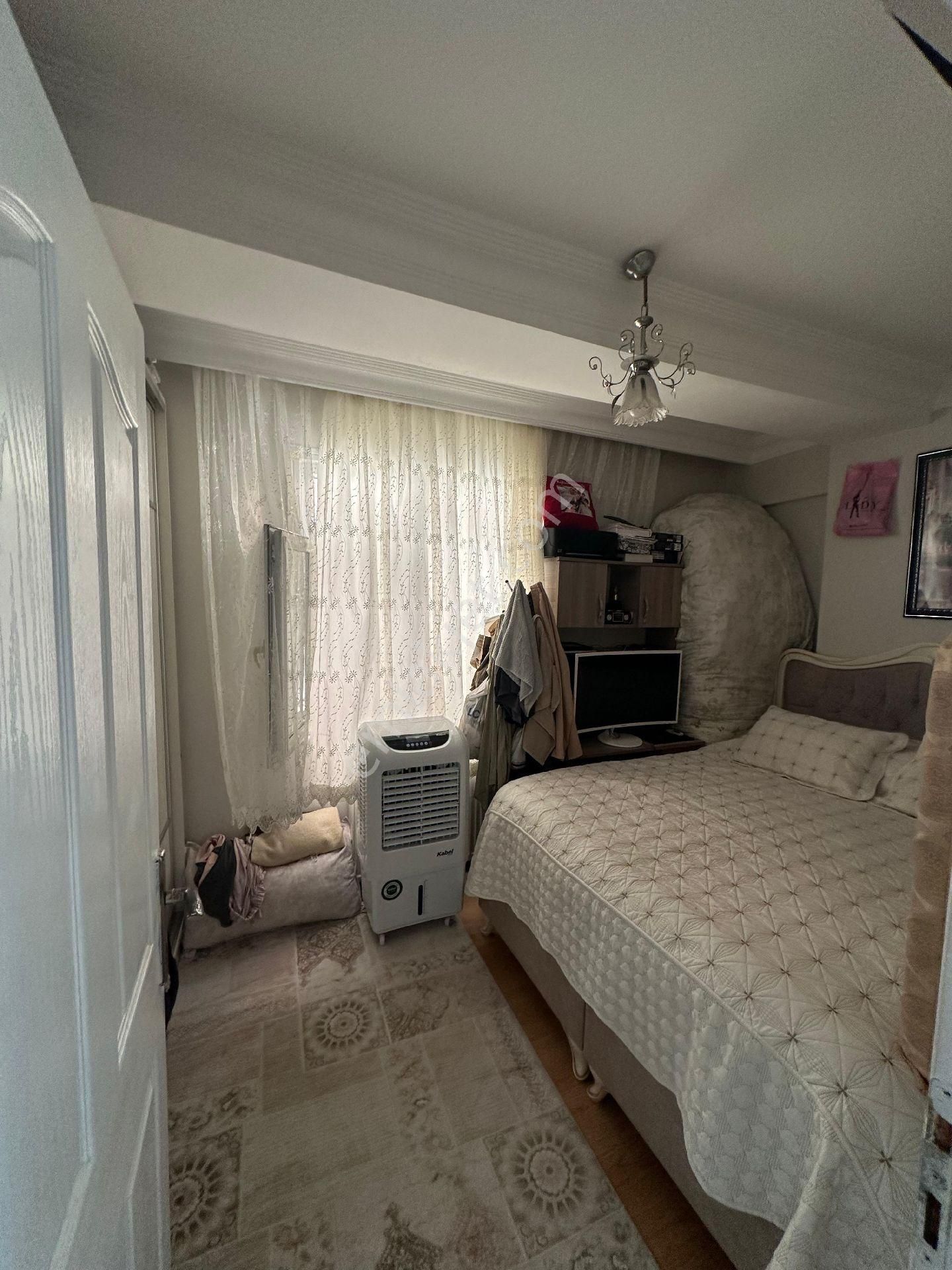 Küçükçekmece Kanarya Mah. Satılık Ön Cephe 70 M2 2+1 Y.giriş - Görsel 5