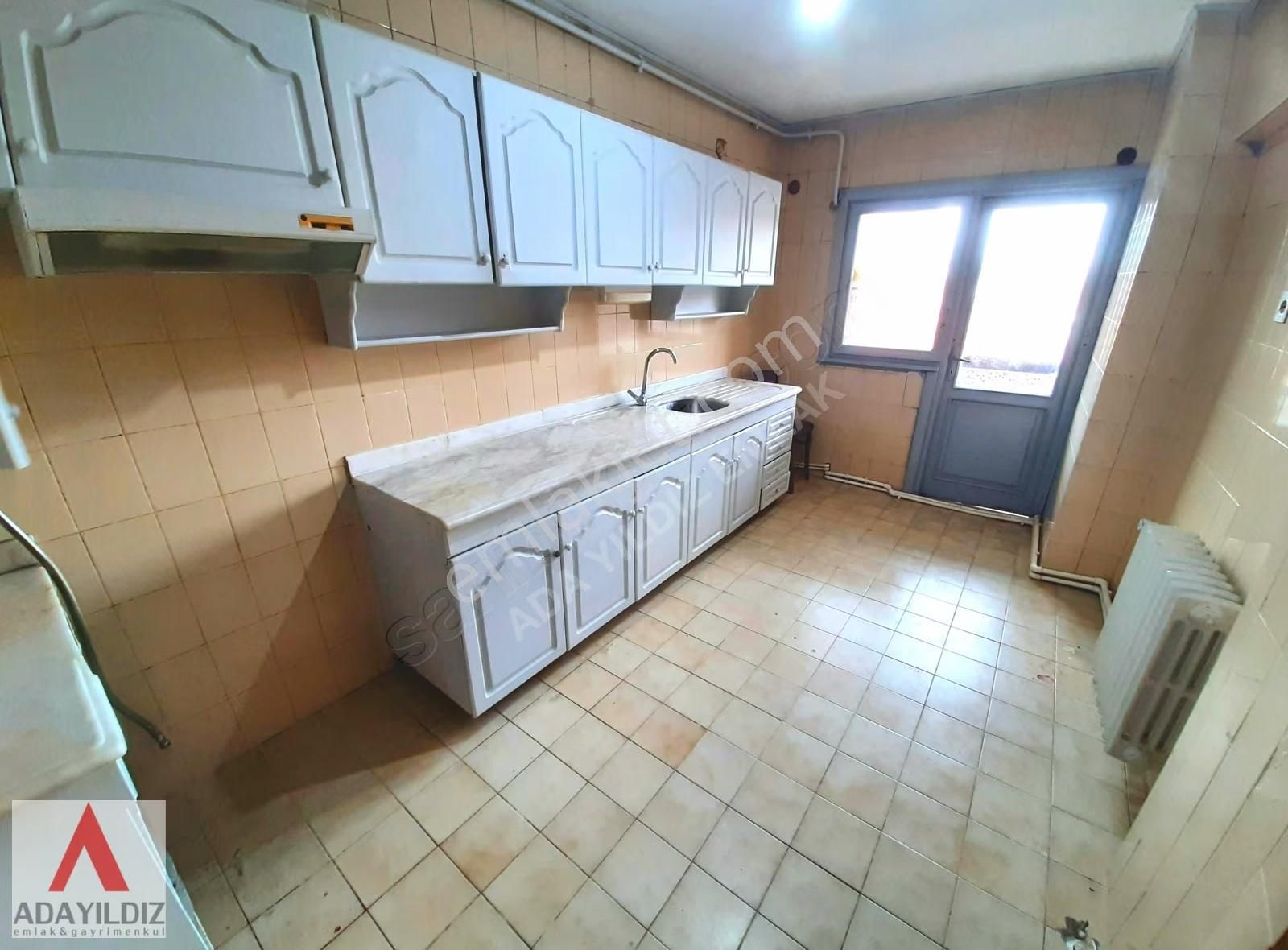 Adapazarı Merkezde Kiralık Geniş 2+1 Daire - Görsel 3