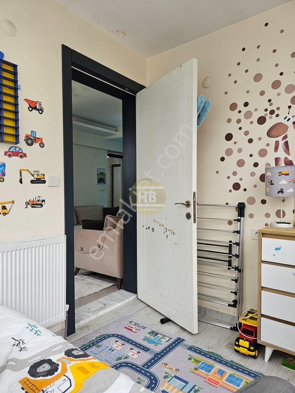 Hb'den Satılık 1+1 Eşyalı Daire, Ana Cadde Üstü 2+1 Kullanım - Görsel 16