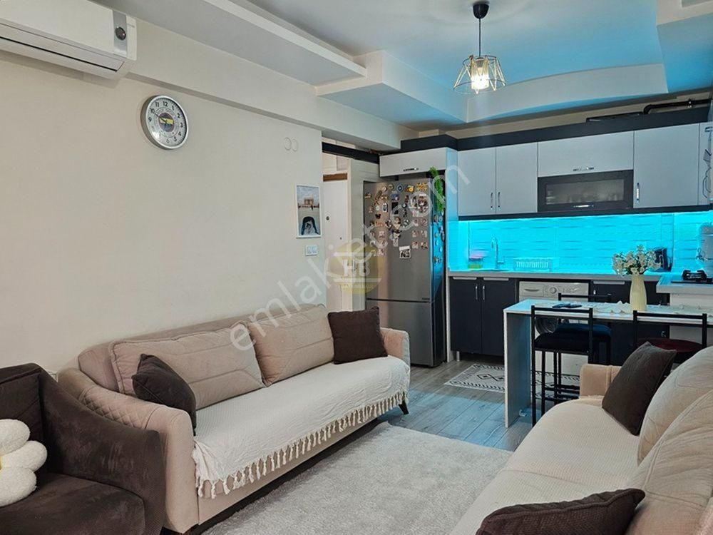 Hb'den Satılık 1+1 Eşyalı Daire, Ana Cadde Üstü 2+1 Kullanım - Görsel 3