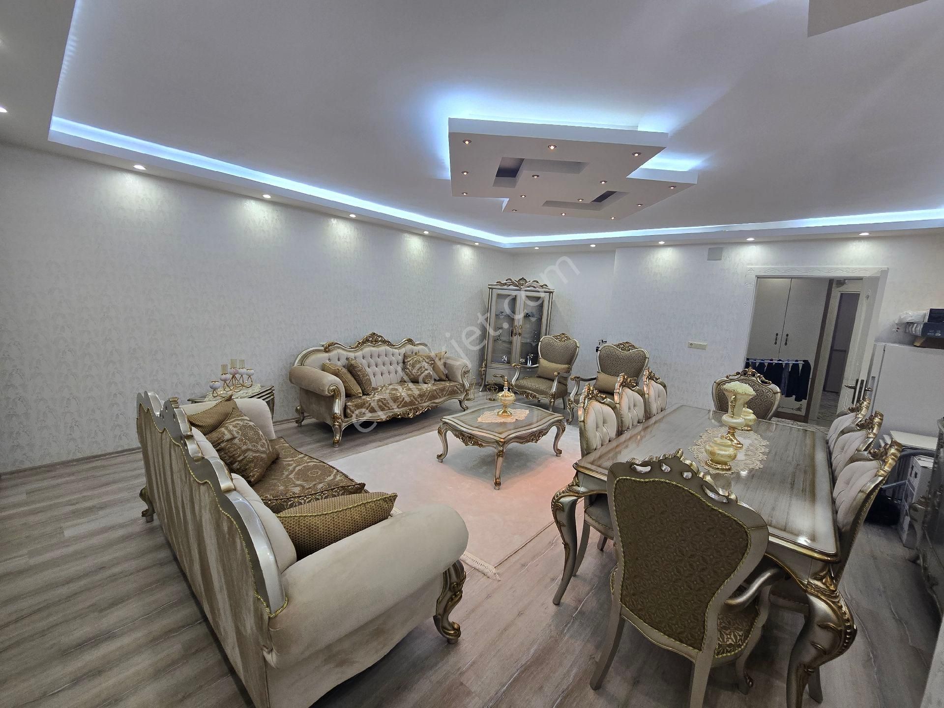 Akçe'den Merkezi Lokasyon Full Bakımlı 3 Katlı Müstakil Ev - Görsel 2