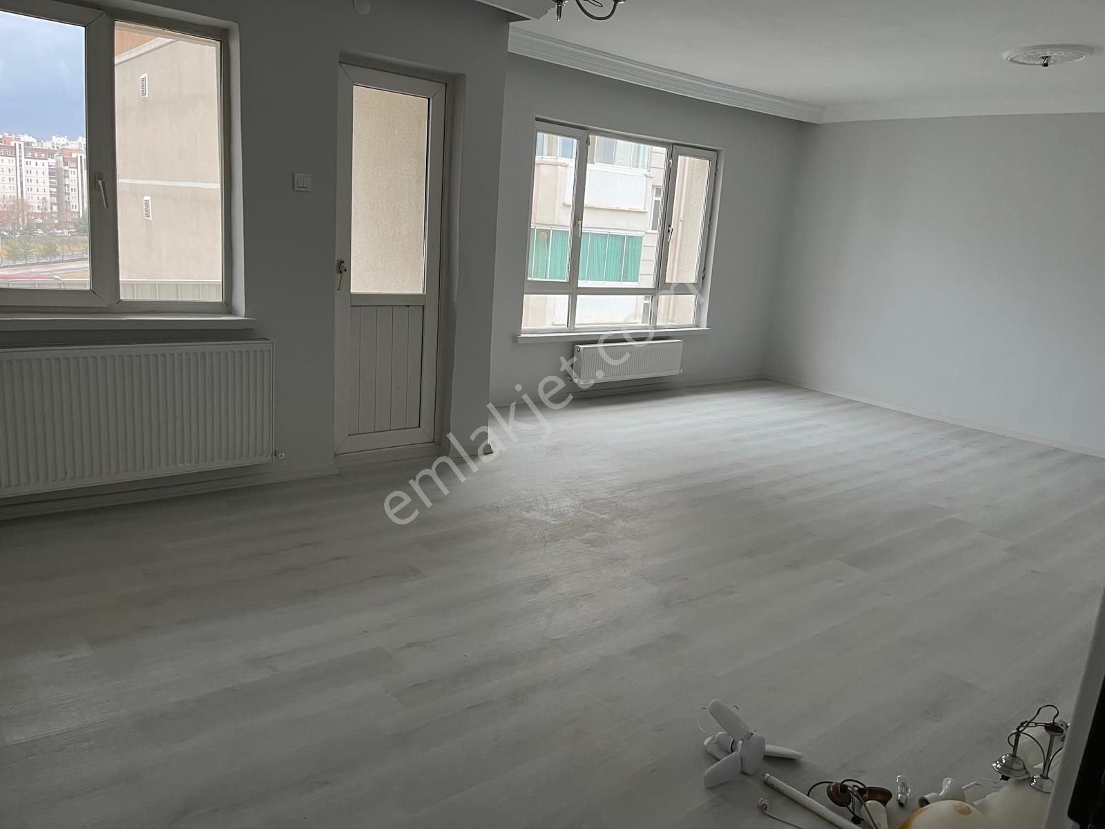 Batıkent Ergazi Mah. Site İçerisinde Kiralık Yapılı 3+1 Daire - Görsel 2