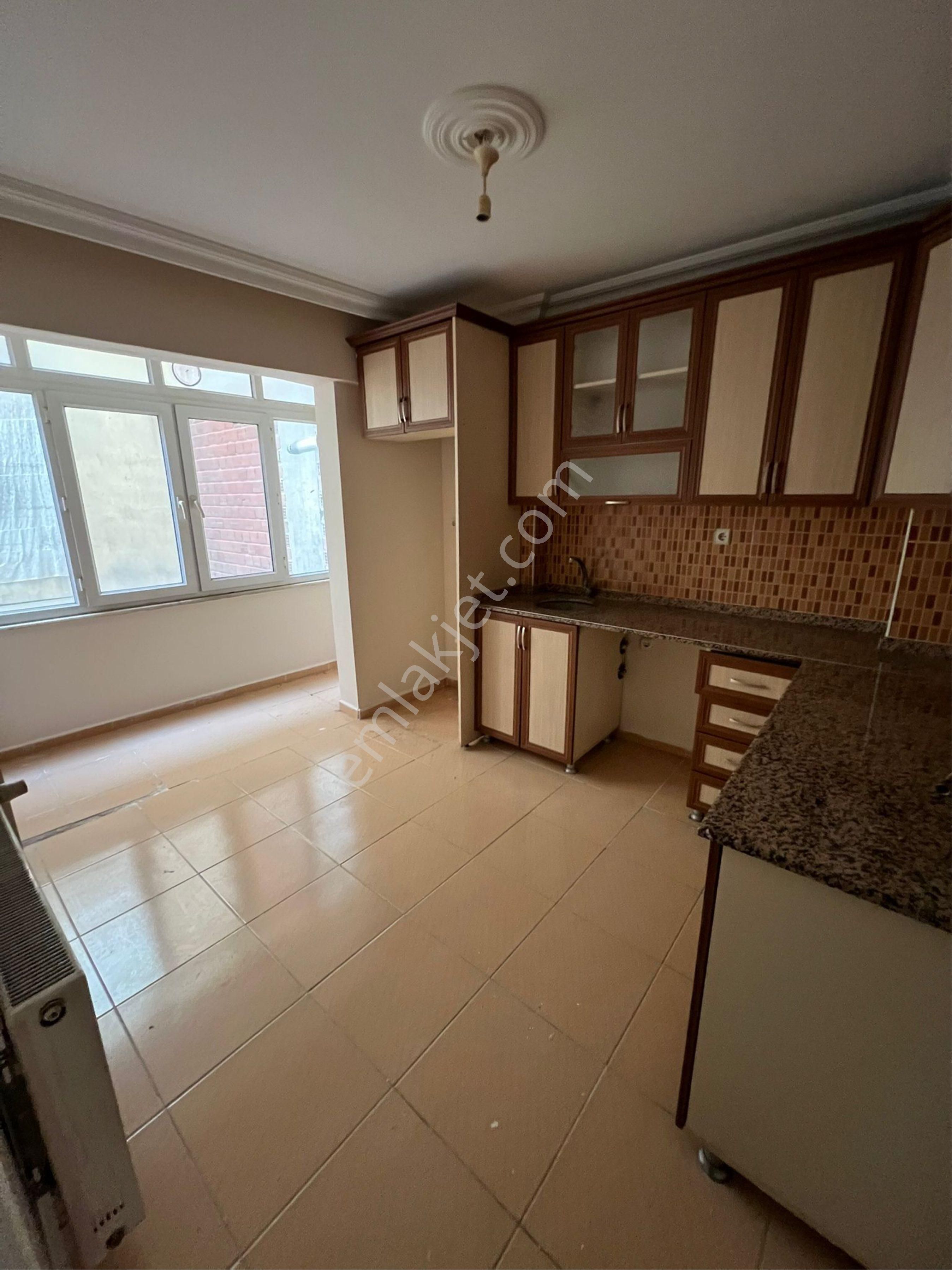 Tevfikiye Mah 15 Yıllık 2+1 100m² Asansörlü Satılık Arakat Daire - Görsel 2
