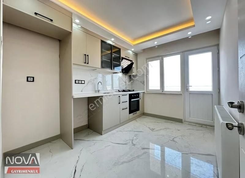 Hatuniye Cami Civarı Cadde Üzeri 3+1 Asansörlü Önü Açık Arakat . - Görsel 22