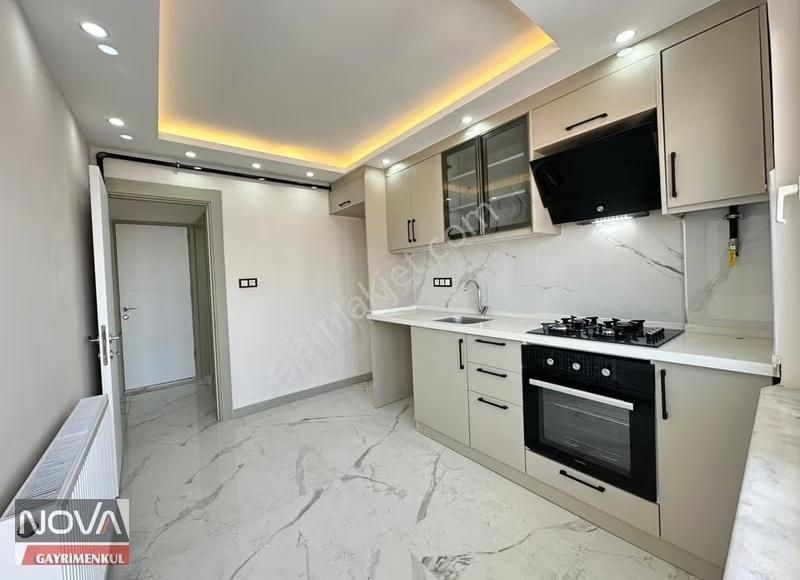 Hatuniye Cami Civarı Cadde Üzeri 3+1 Asansörlü Önü Açık Arakat . - Görsel 2