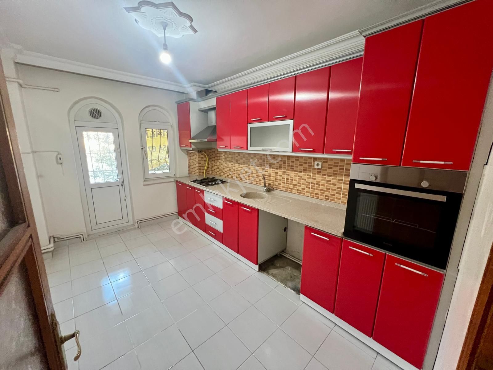 Aras Emlaktan Bahçelievler Mahallesinde 2+1 Kiralık Ara Kat - Görsel 5