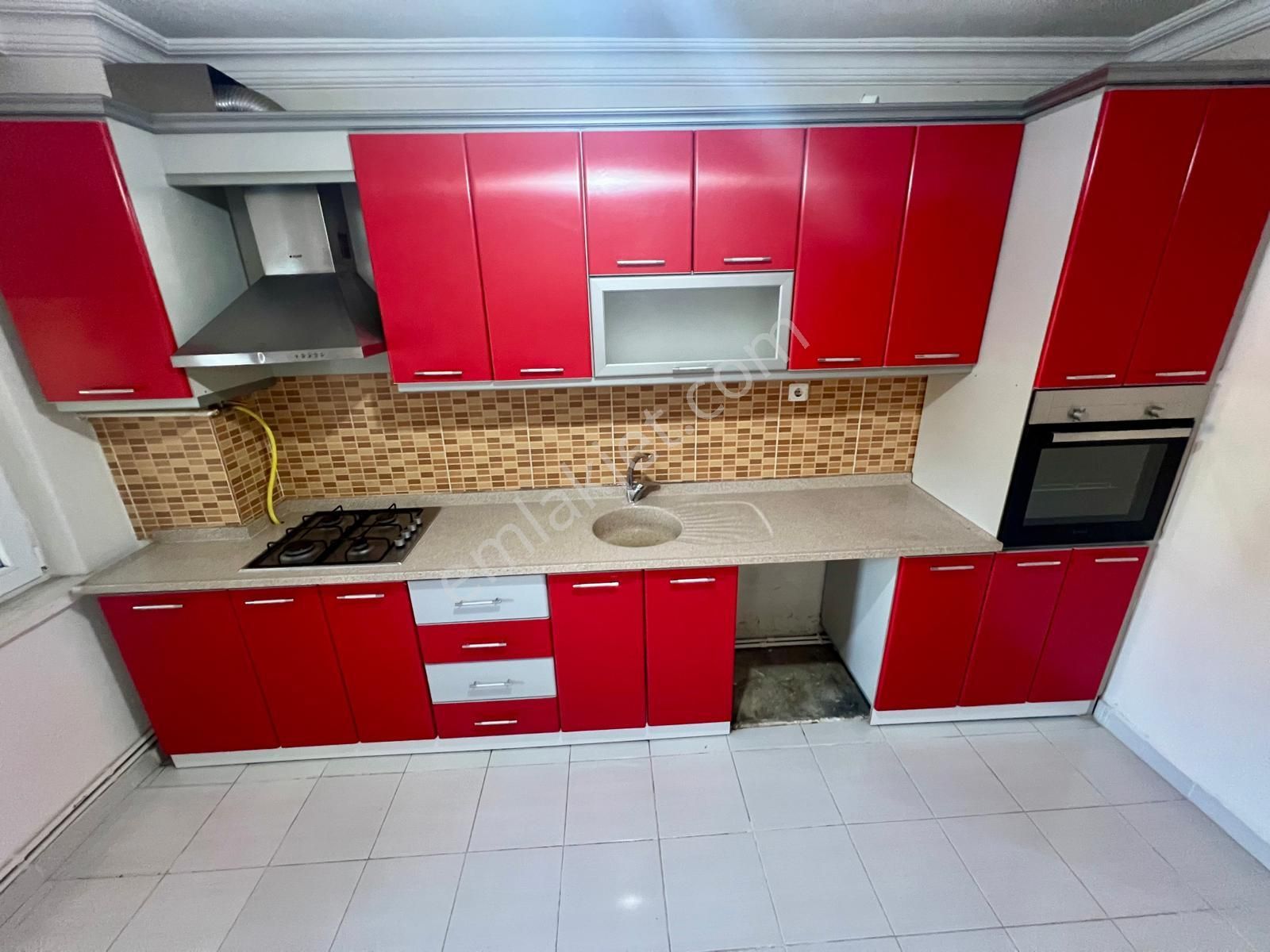 Aras Emlaktan Bahçelievler Mahallesinde 2+1 Kiralık Ara Kat - Görsel 3