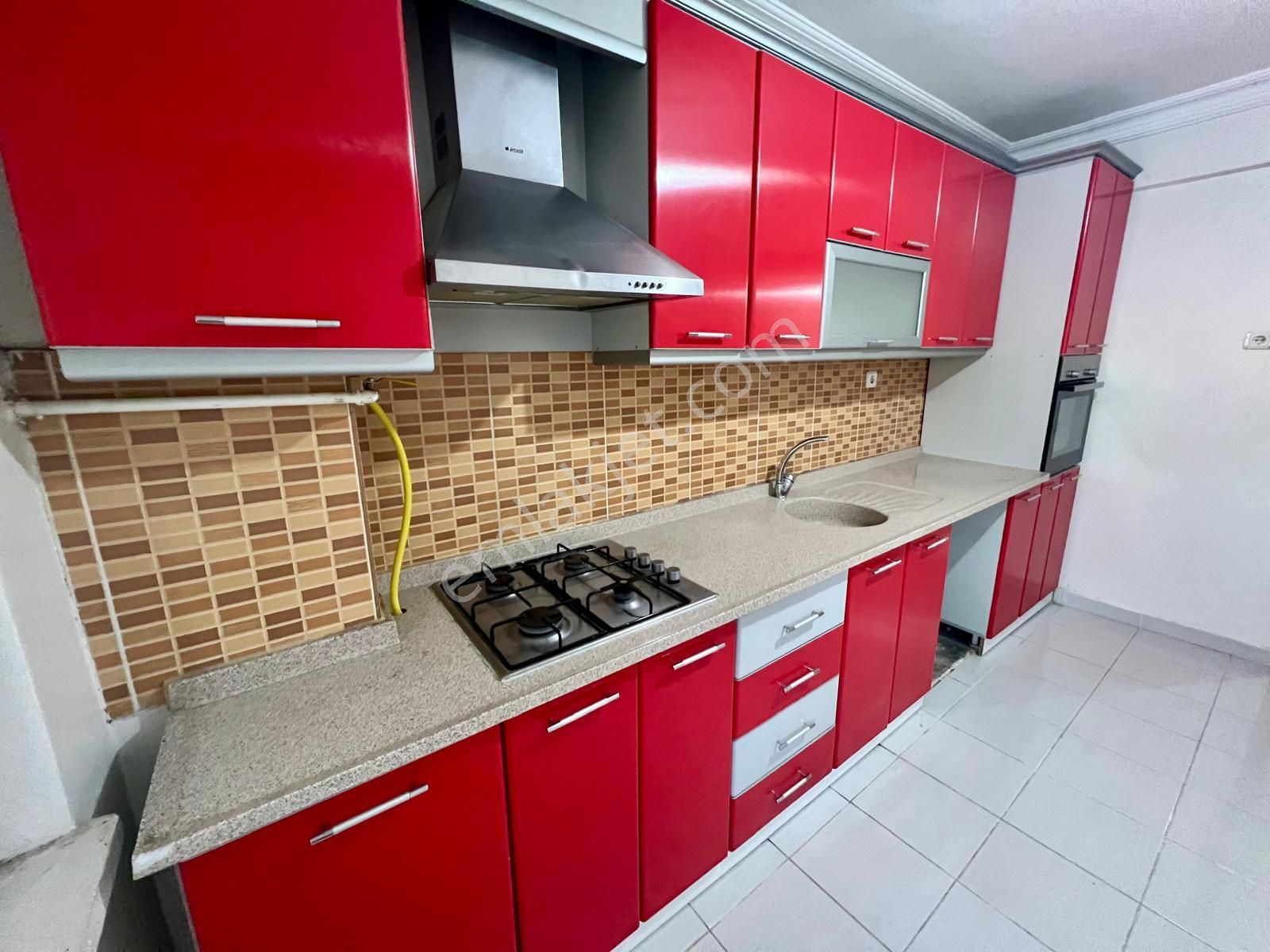 Aras Emlaktan Bahçelievler Mahallesinde 2+1 Kiralık Ara Kat - Görsel 4