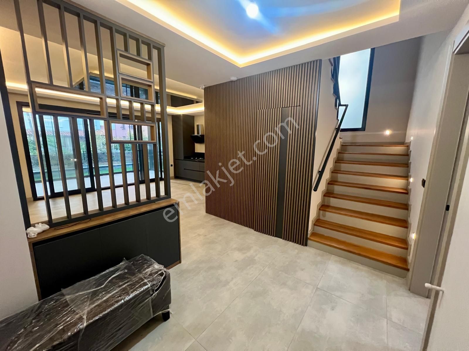 Akçay Aras Emlaktan Narlıda Denize 150 M. Lüks Müstakil Villa - Görsel 5