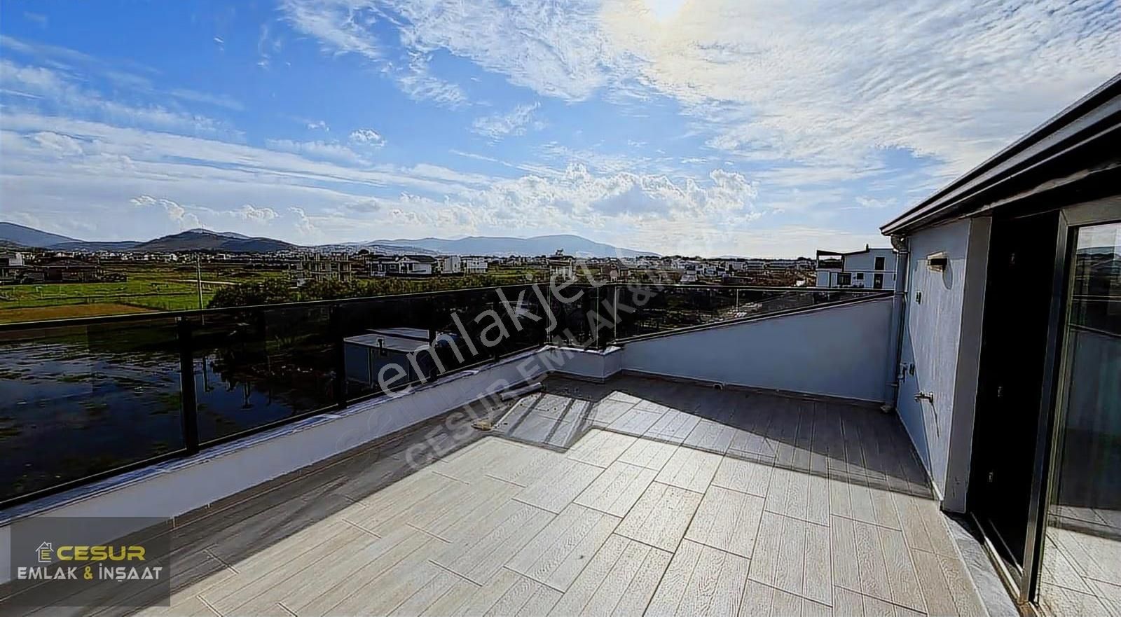 İzmir Dikili İşmetpaşa'da Satılık Özel Havuzlu 5+1 Lüks Villa