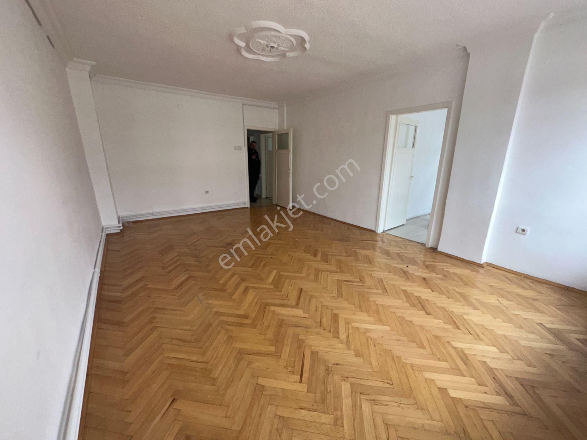 Sanatoryum Caddesi Yakını 2.kat 100m2 Ön Cephe Hastane Yakını - Görsel 4