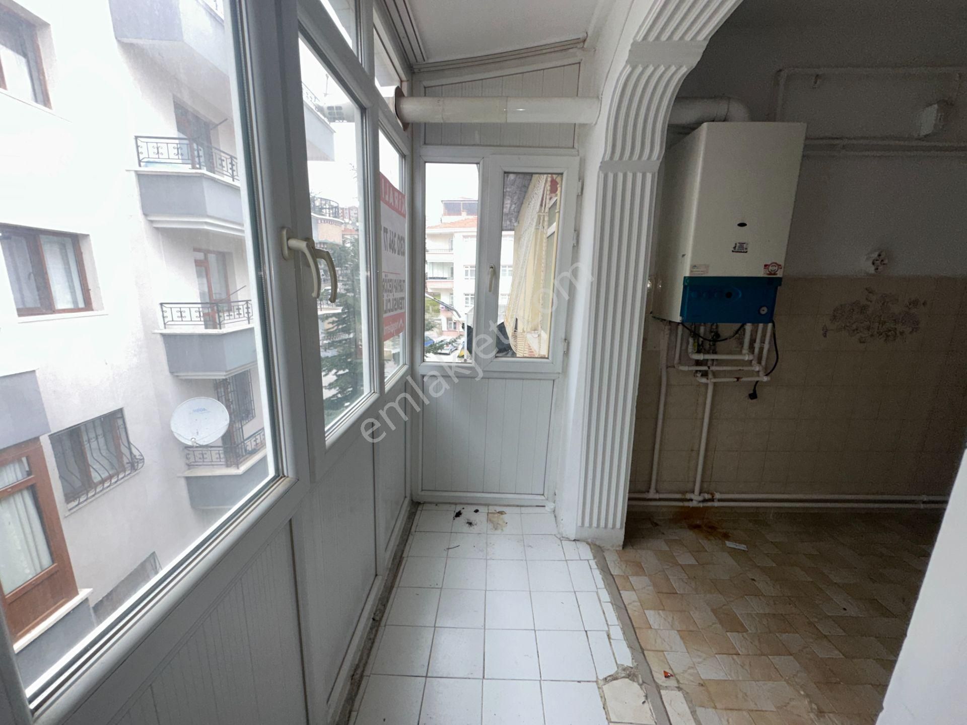 Sanatoryum Caddesi Yakını 2.kat 100m2 Ön Cephe Hastane Yakını - Görsel 14