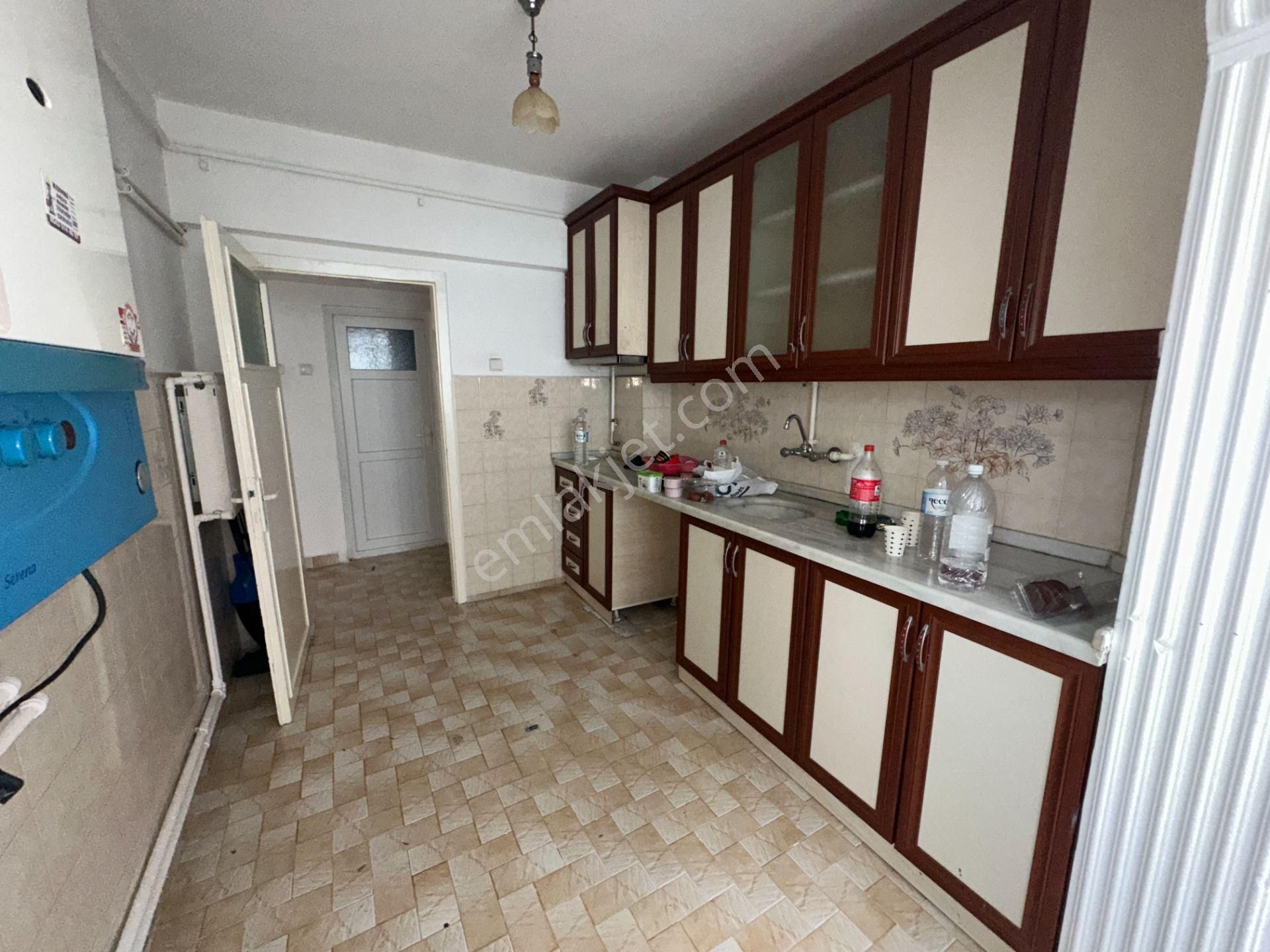 Sanatoryum Caddesi Yakını 2.kat 100m2 Ön Cephe Hastane Yakını - Görsel 10