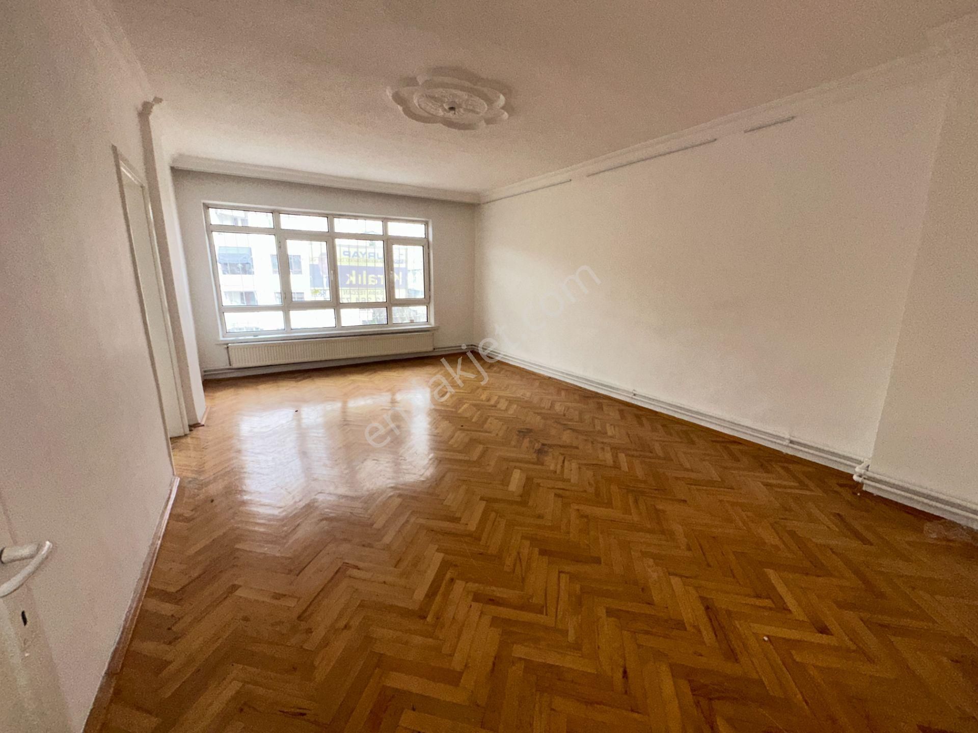 Sanatoryum Caddesi Yakını 2.kat 100m2 Ön Cephe Hastane Yakını