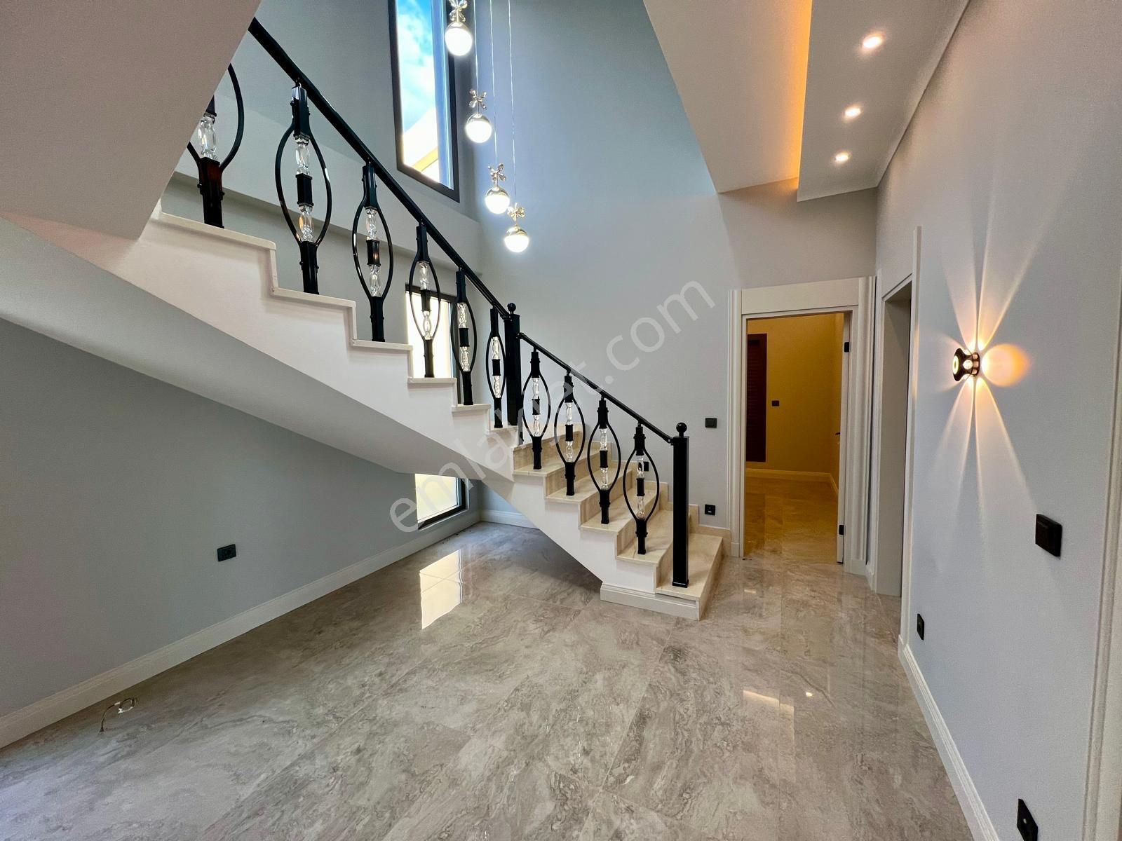 Akçay Aras Emlaktan Gürede Havuzlu Müstakil Lüks Villa - Görsel 8