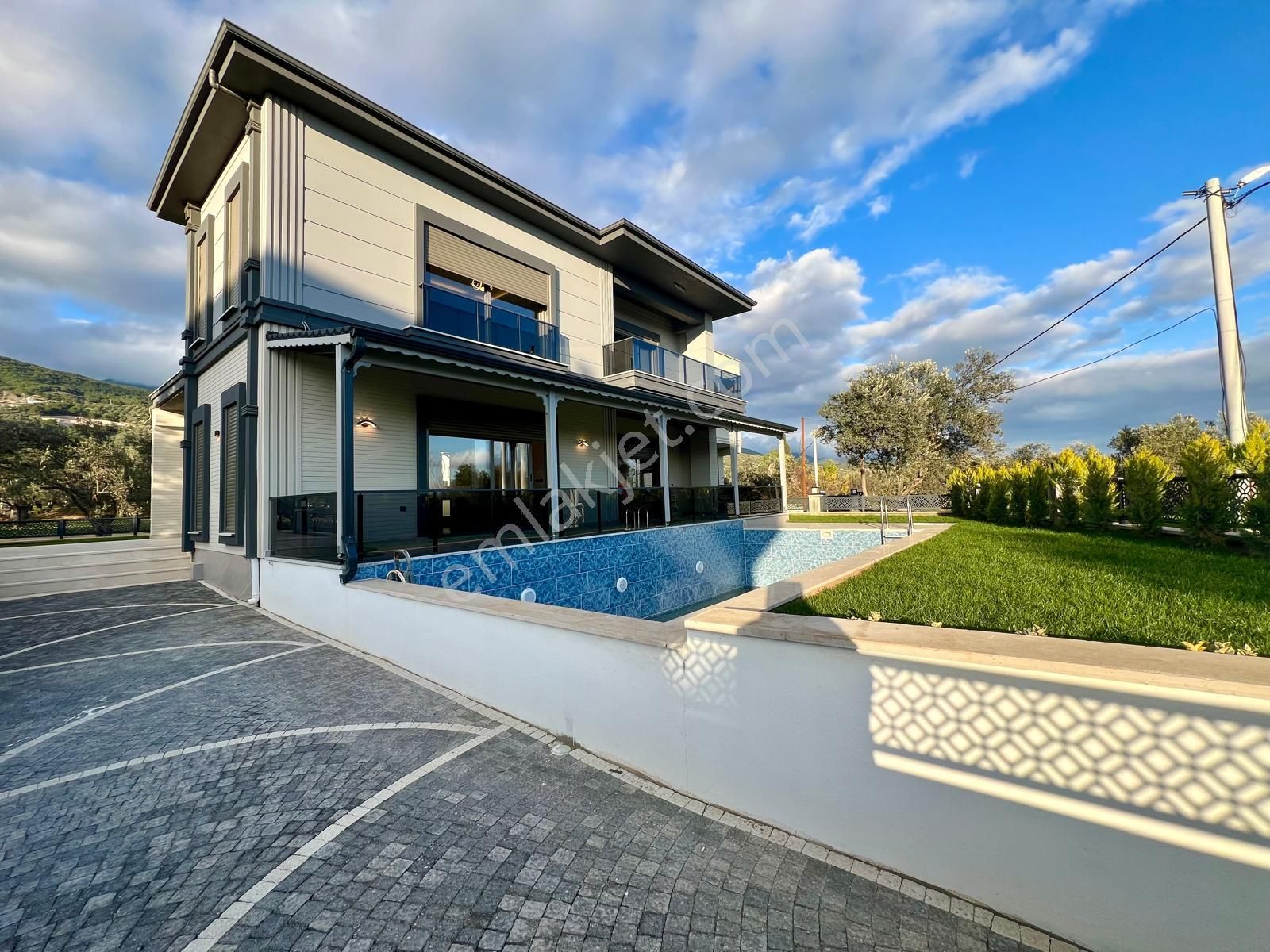 Akçay Aras Emlaktan Gürede Havuzlu Müstakil Lüks Villa - Görsel 4