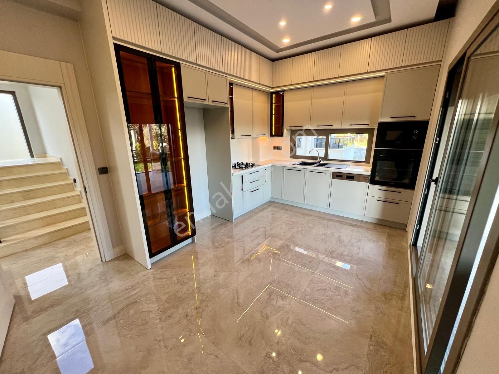 Akçay Aras Emlaktan Gürede Havuzlu Müstakil Lüks Villa - Görsel 15