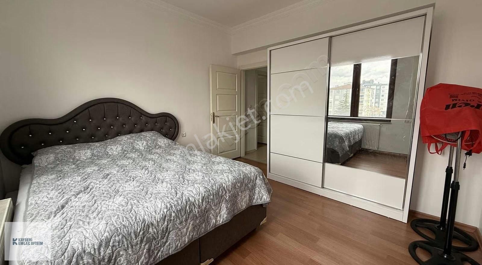 Mithatpaşa Mah.de 3+1 Satılık Geniş Ferah Daire - Görsel 25