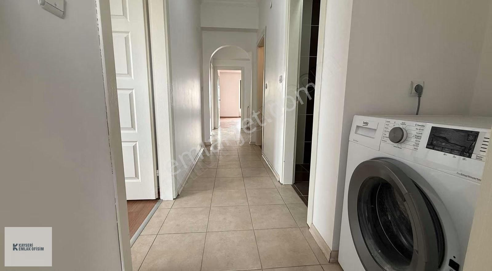 Mithatpaşa Mah.de 3+1 Satılık Geniş Ferah Daire - Görsel 16