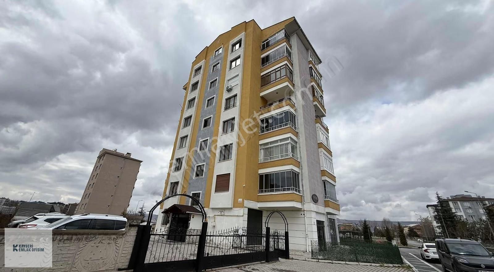 Mithatpaşa Mah.de 3+1 Satılık Geniş Ferah Daire