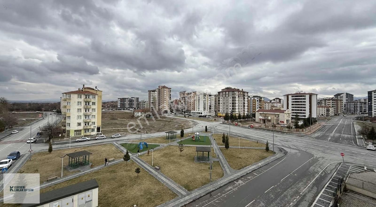 Mithatpaşa Mah.de 3+1 Satılık Geniş Ferah Daire - Görsel 24