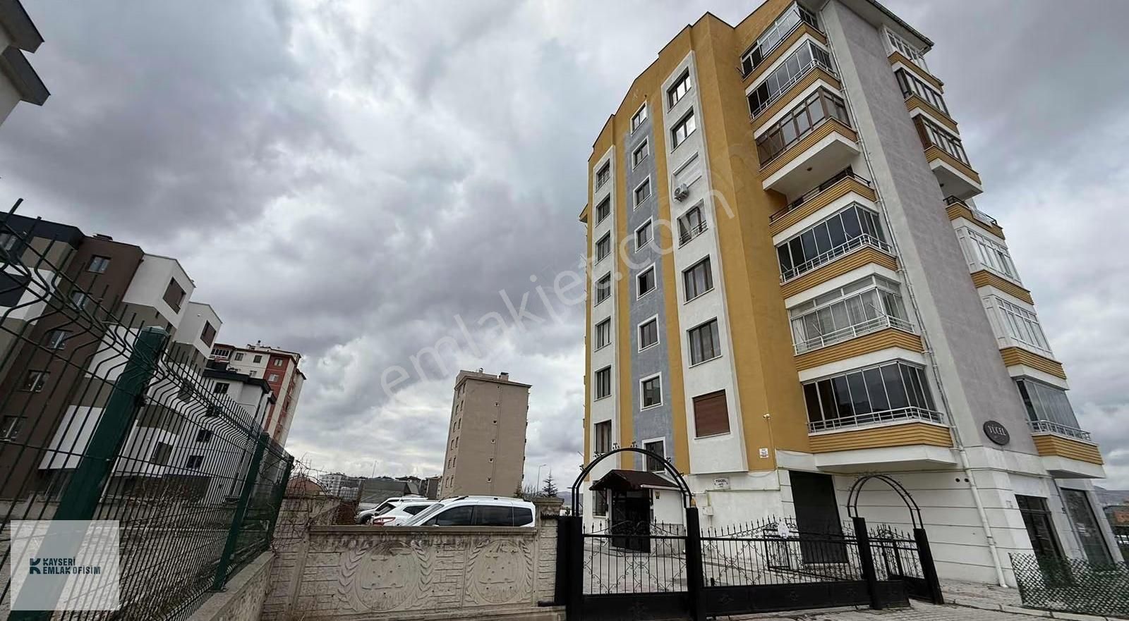 Mithatpaşa Mah.de 3+1 Satılık Geniş Ferah Daire - Görsel 11