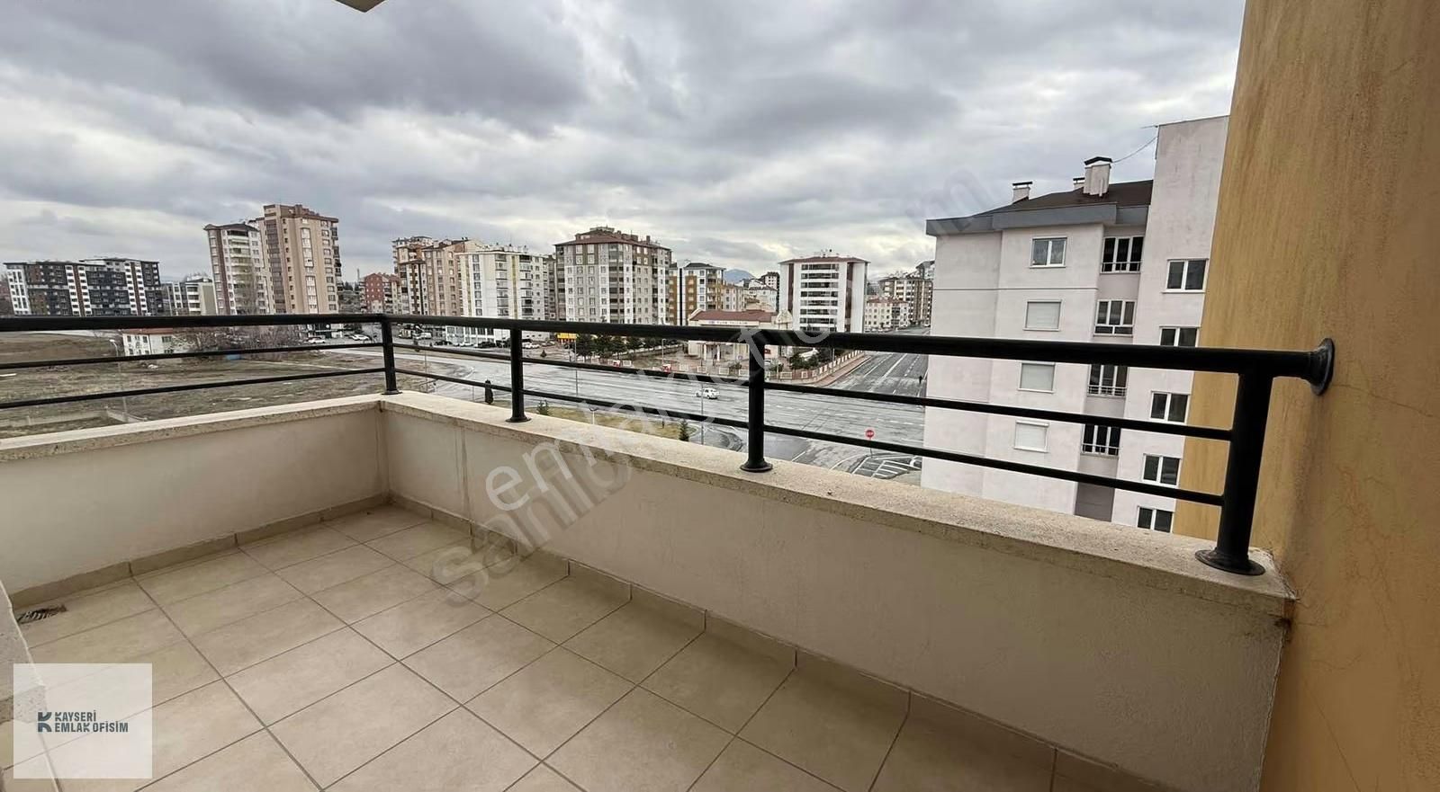 Mithatpaşa Mah.de 3+1 Satılık Geniş Ferah Daire - Görsel 21