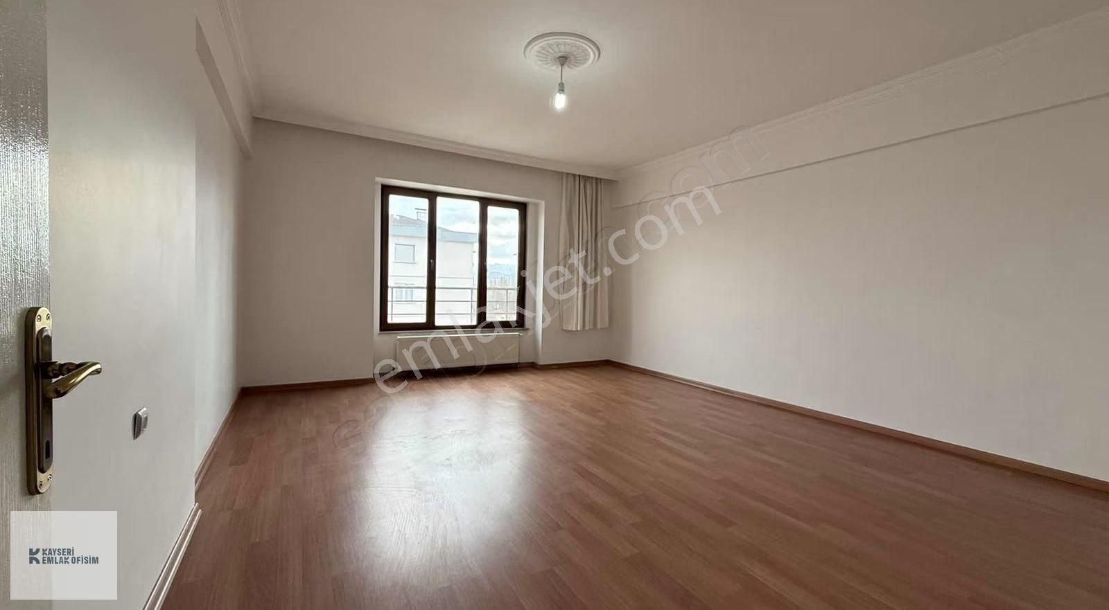 Mithatpaşa Mah.de 3+1 Satılık Geniş Ferah Daire - Görsel 30