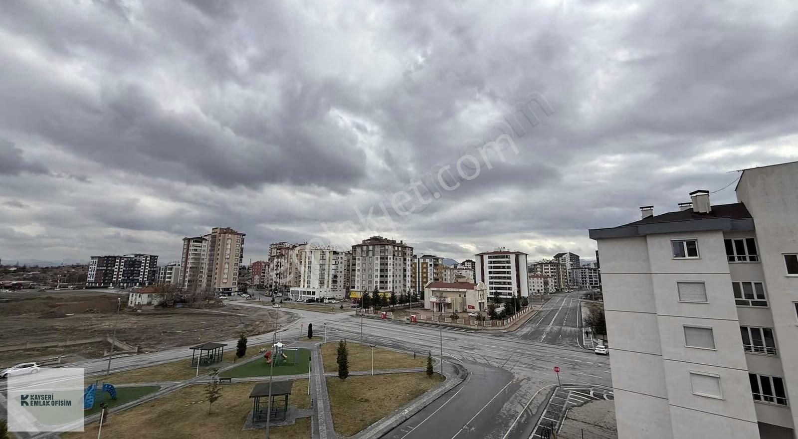 Mithatpaşa Mah.de 3+1 Satılık Geniş Ferah Daire - Görsel 6