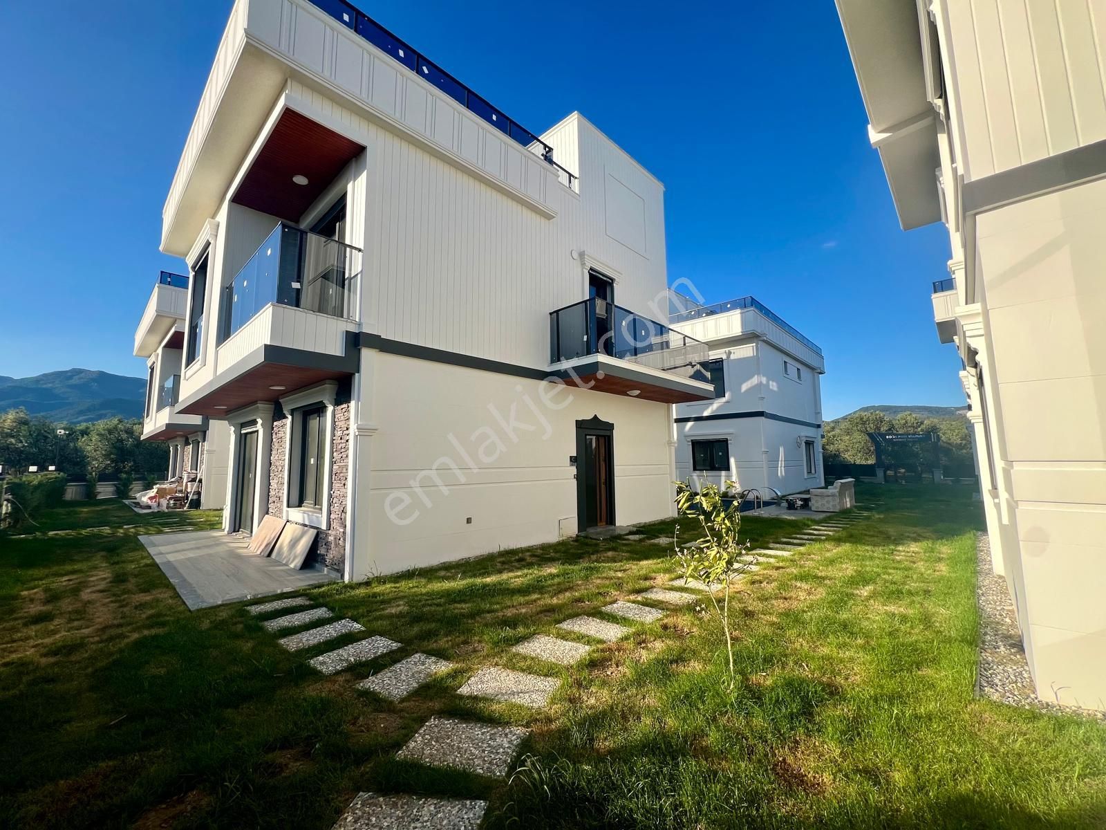 Akçay Aras Emlaktan Zeytinlide Havuzlu Site İçinde Müstakil Villalar - Görsel 9