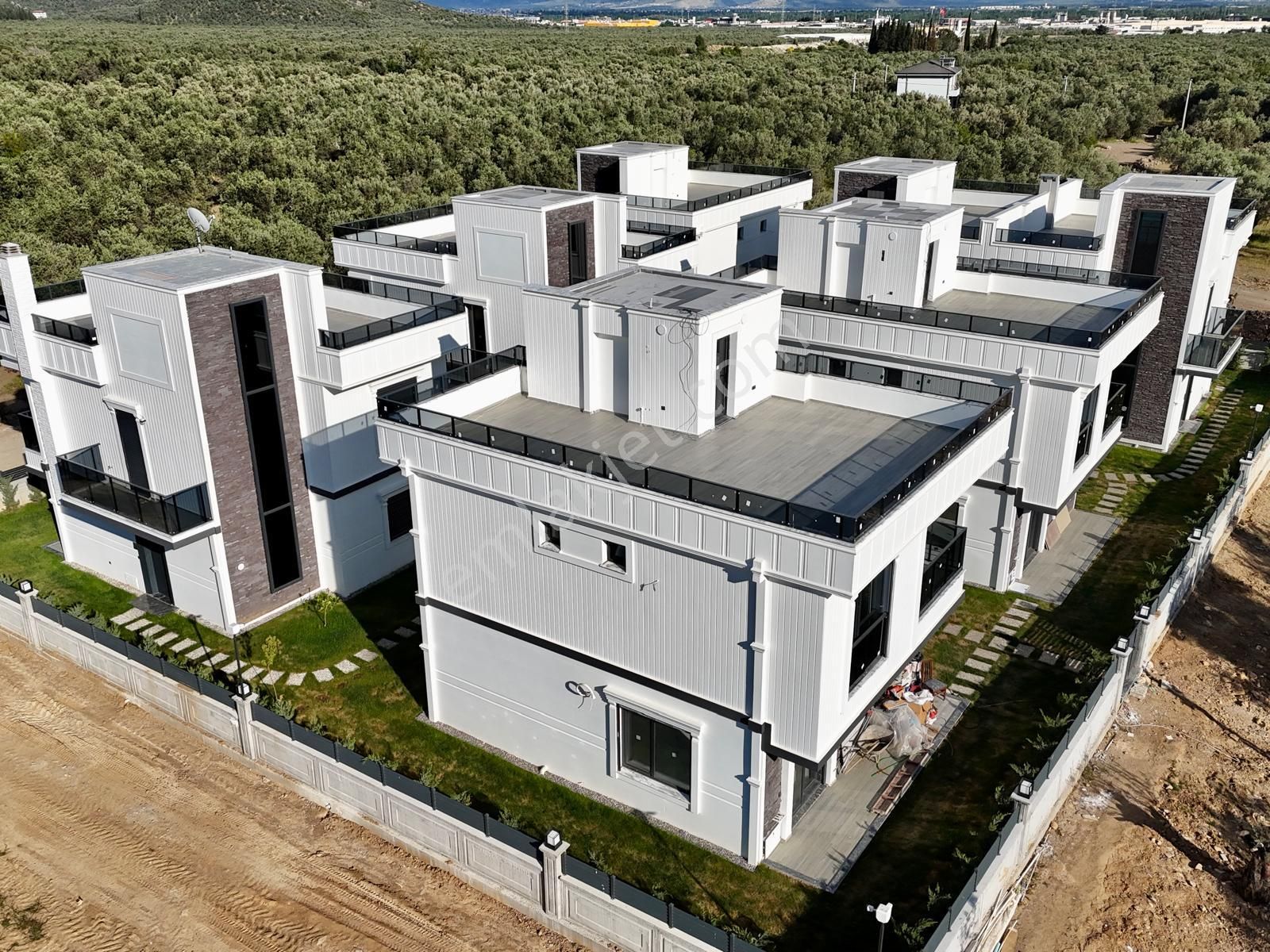 Akçay Aras Emlaktan Zeytinlide Havuzlu Site İçinde Müstakil Villalar - Görsel 3