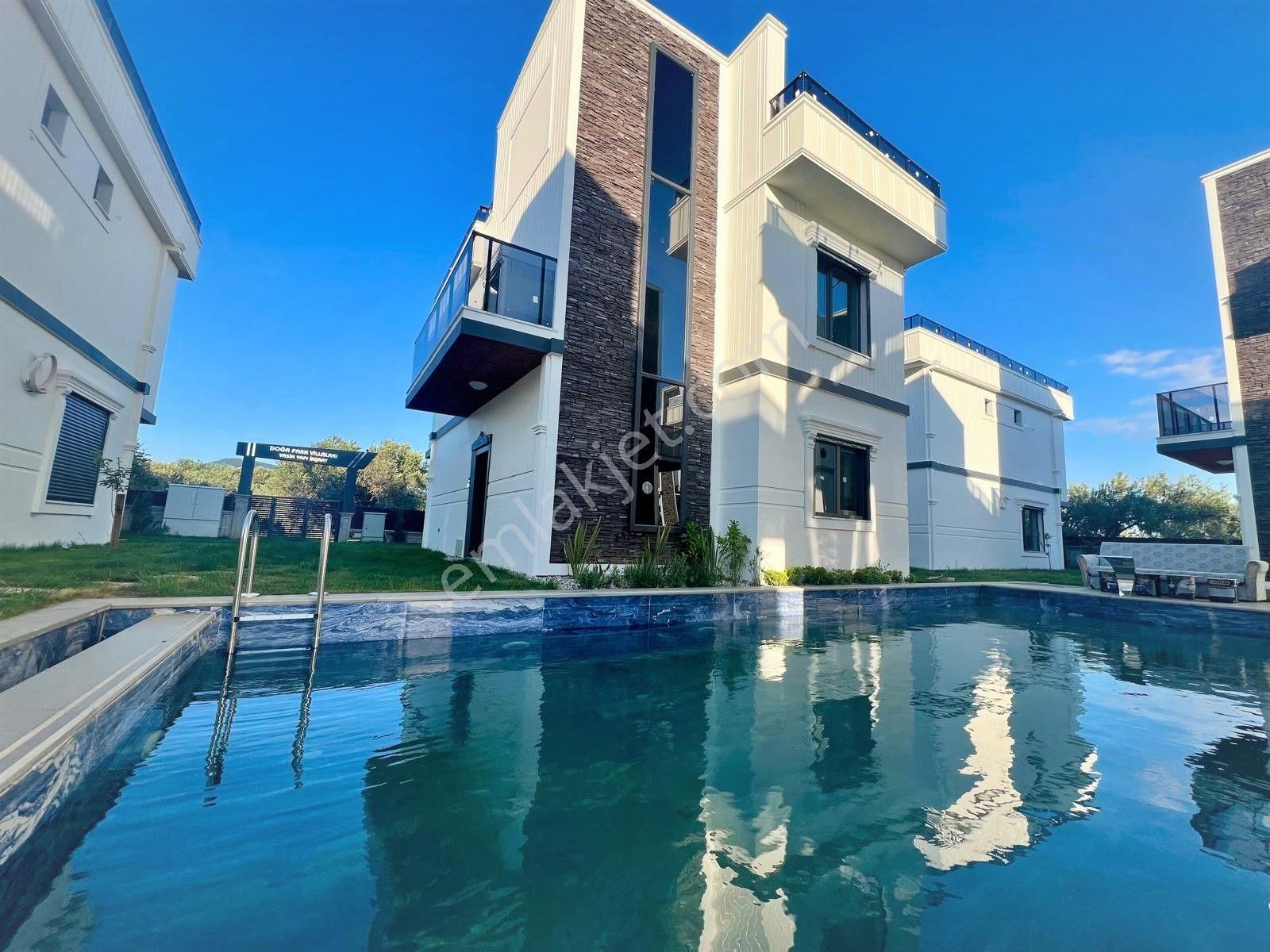 Akçay Aras Emlaktan Zeytinlide Havuzlu Site İçinde Müstakil Villalar