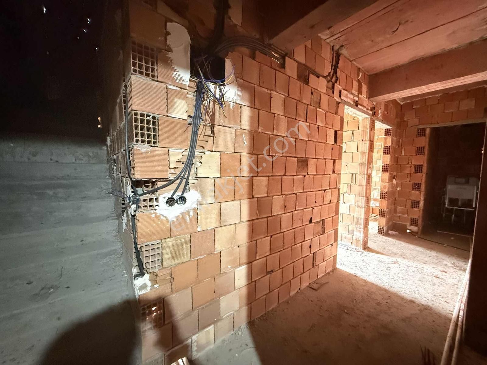 Fatih Sultan Mehmet Mahallesinde 2+1 Satılık Daire