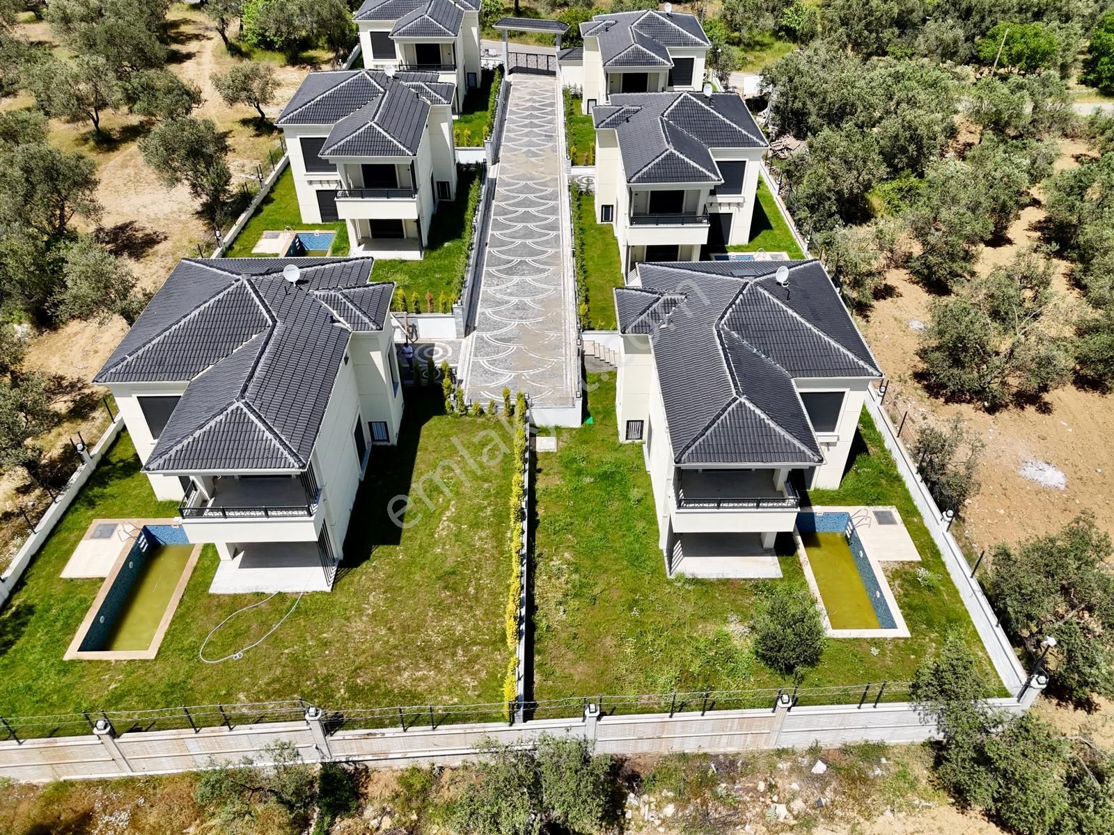 Akçay Aras Emlaktan Gürede 450 M² Havuzlu Müstakil Villa - Görsel 4