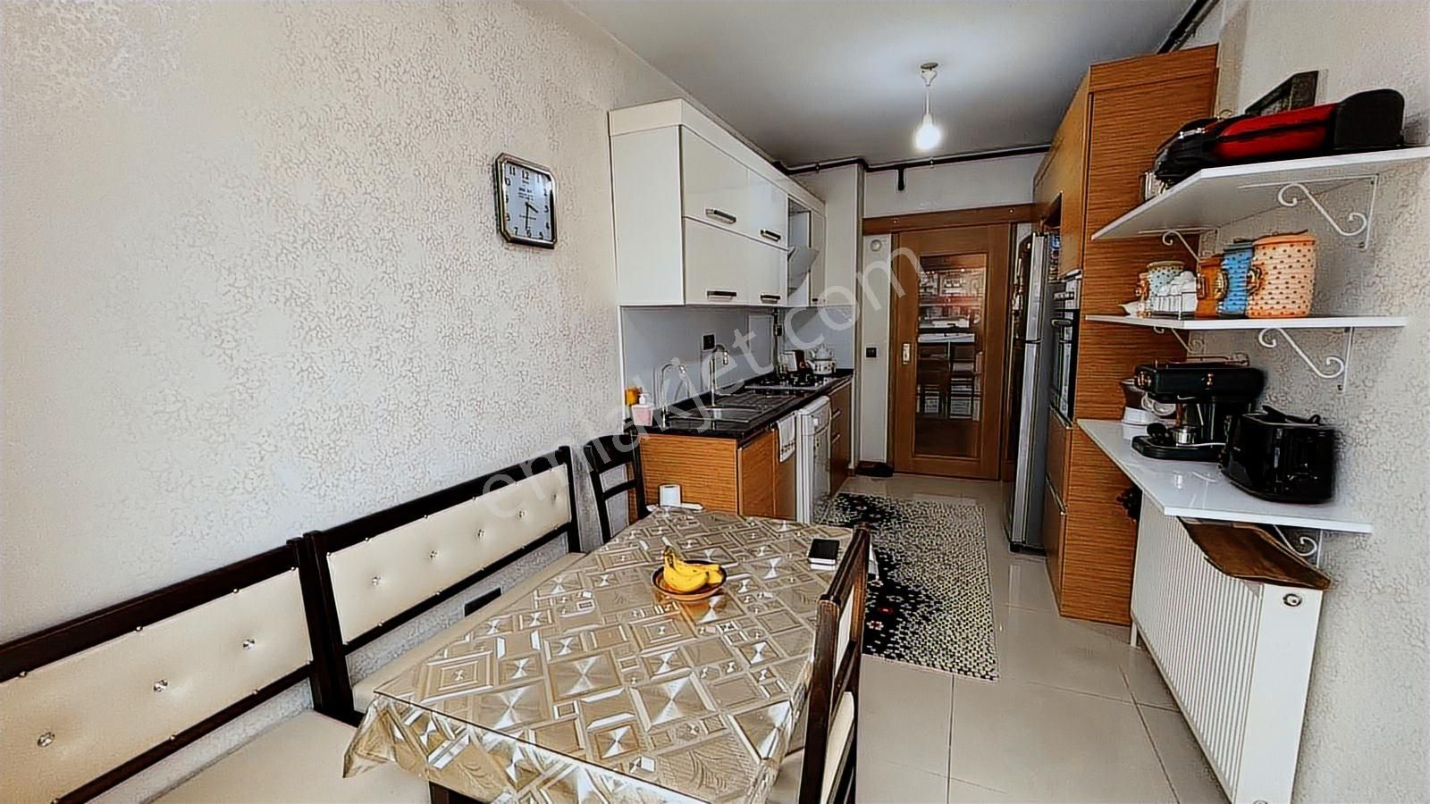 İzmir Küçük Çiğli Mah. Cadde Üzerinde 3+1 Satılık Daire Cb Ph - Görsel 4