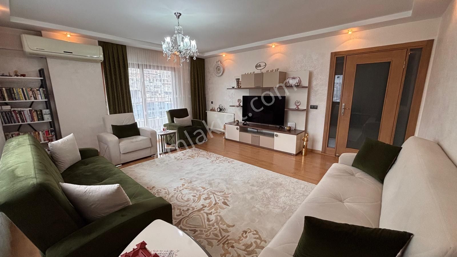 İzmir Küçük Çiğli Mah. Cadde Üzerinde 3+1 Satılık Daire Cb Ph