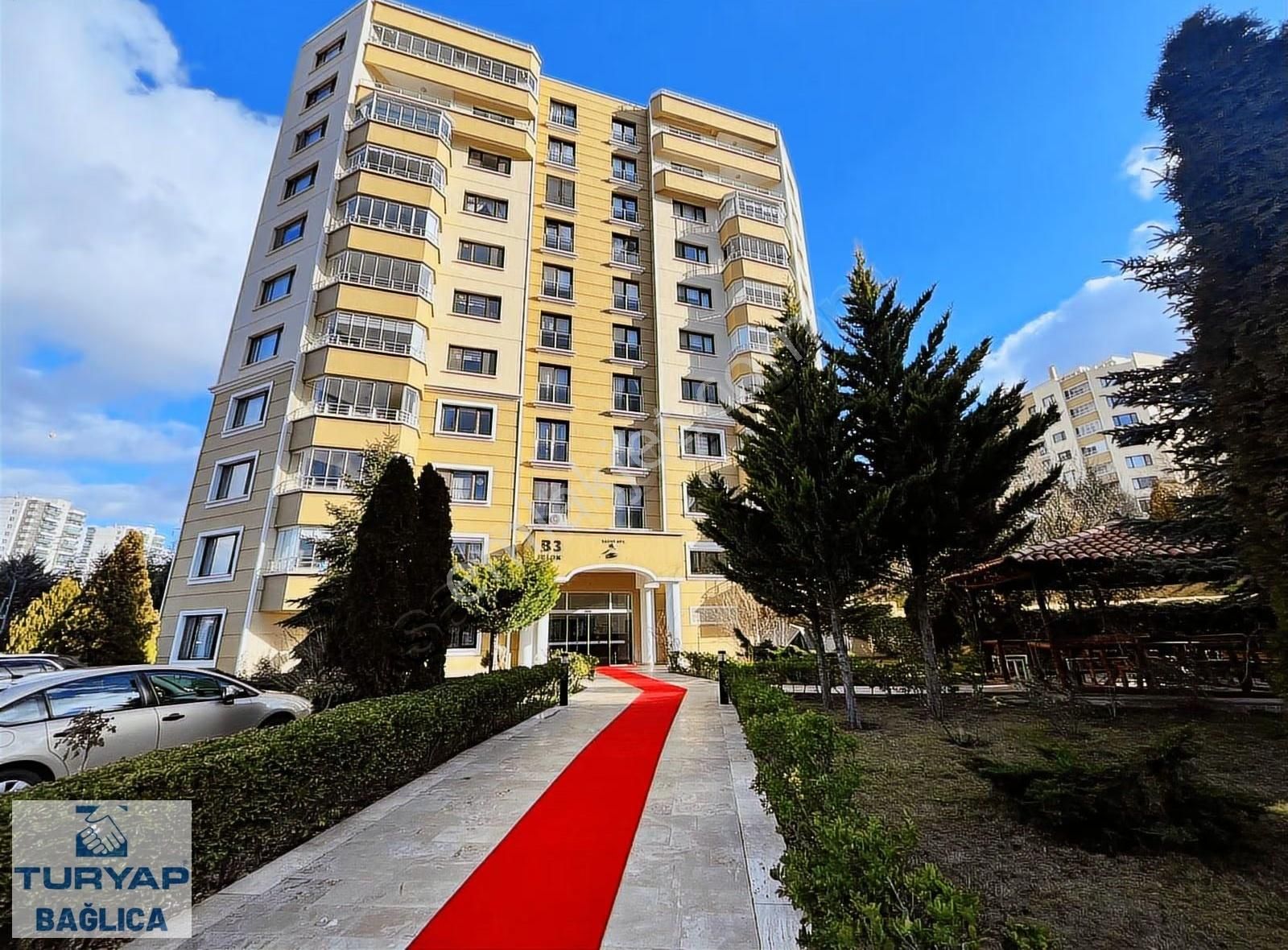 Güvenlikli Geniş Site Alanı İçerisinde Kiralık 4+1 Daire