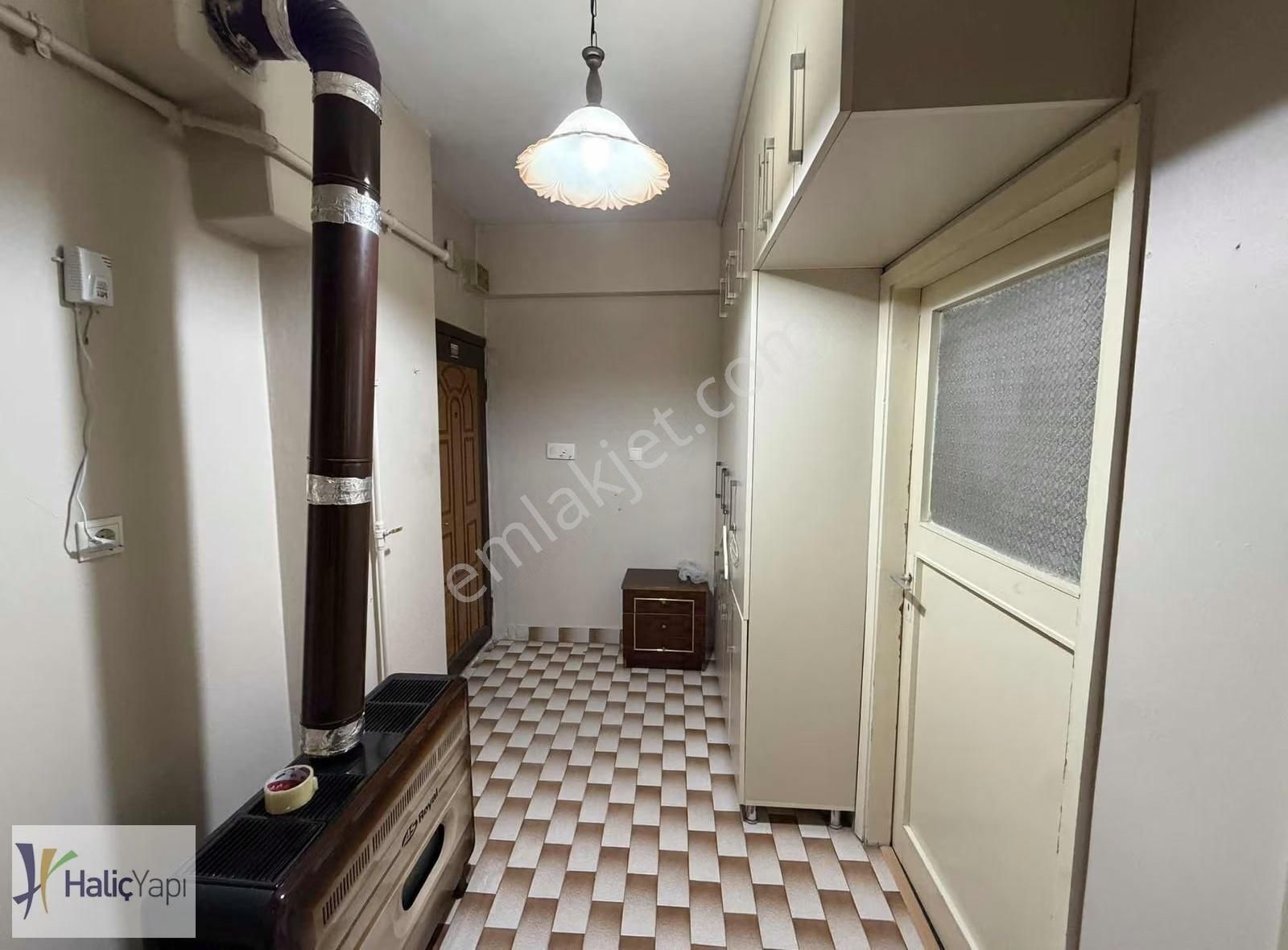 Gürselde Kısmi Eşyalı 2+1 Kiralık Daire - Görsel 11