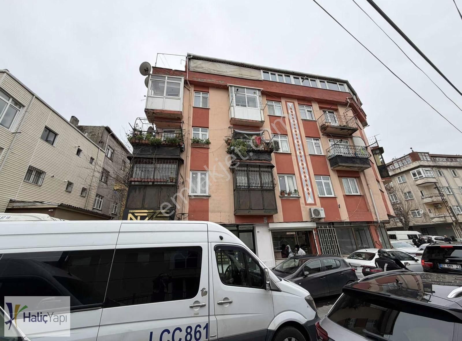 Gürselde Kısmi Eşyalı 2+1 Kiralık Daire