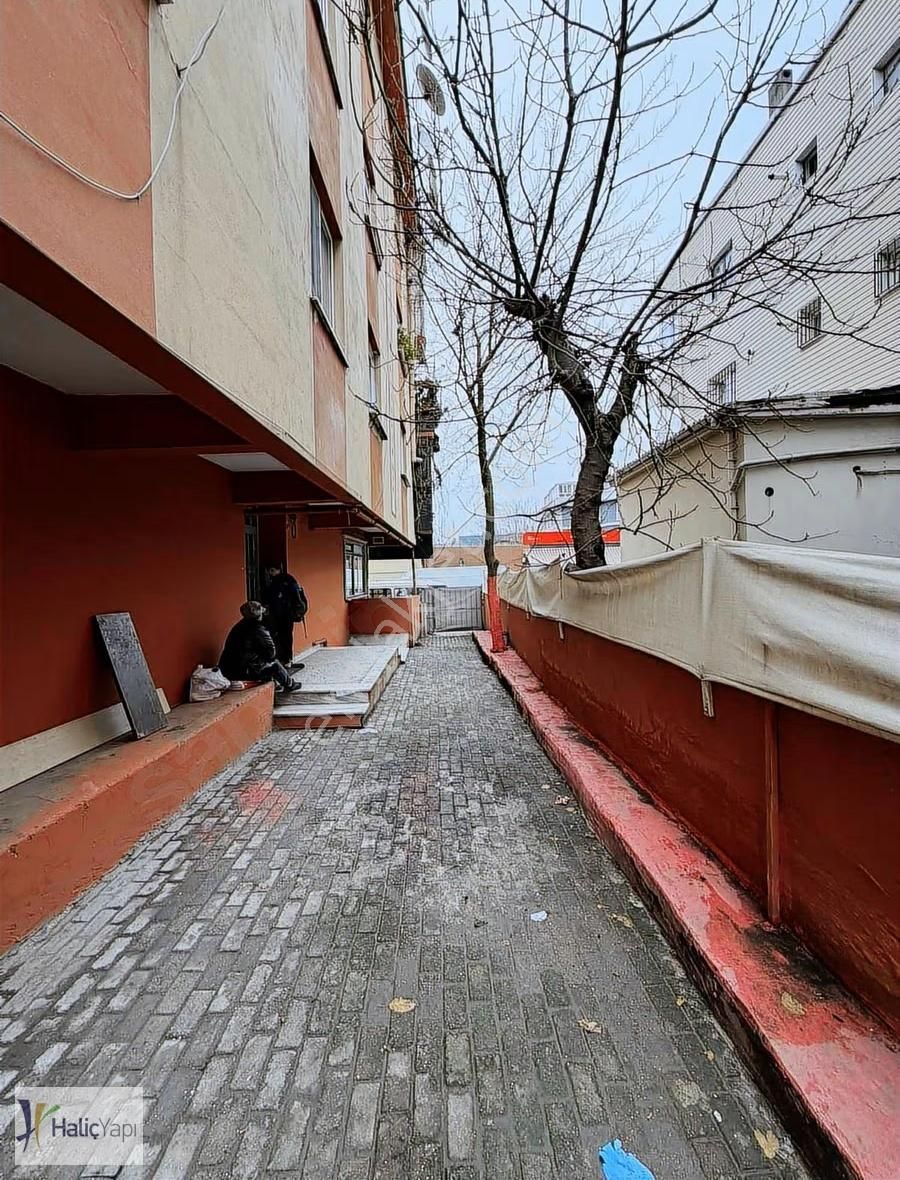 Gürselde Kısmi Eşyalı 2+1 Kiralık Daire - Görsel 9