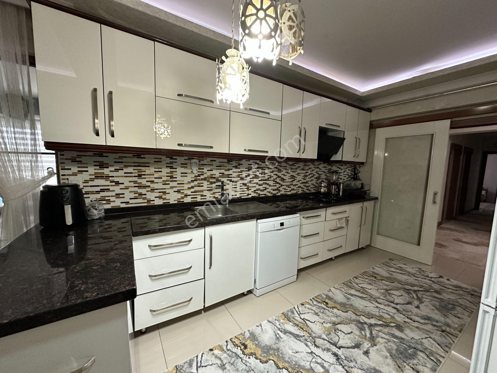 Kalecik Emlaktan Protokol Yol Yakını Modern Yapılı 4+1 195m² - Görsel 3