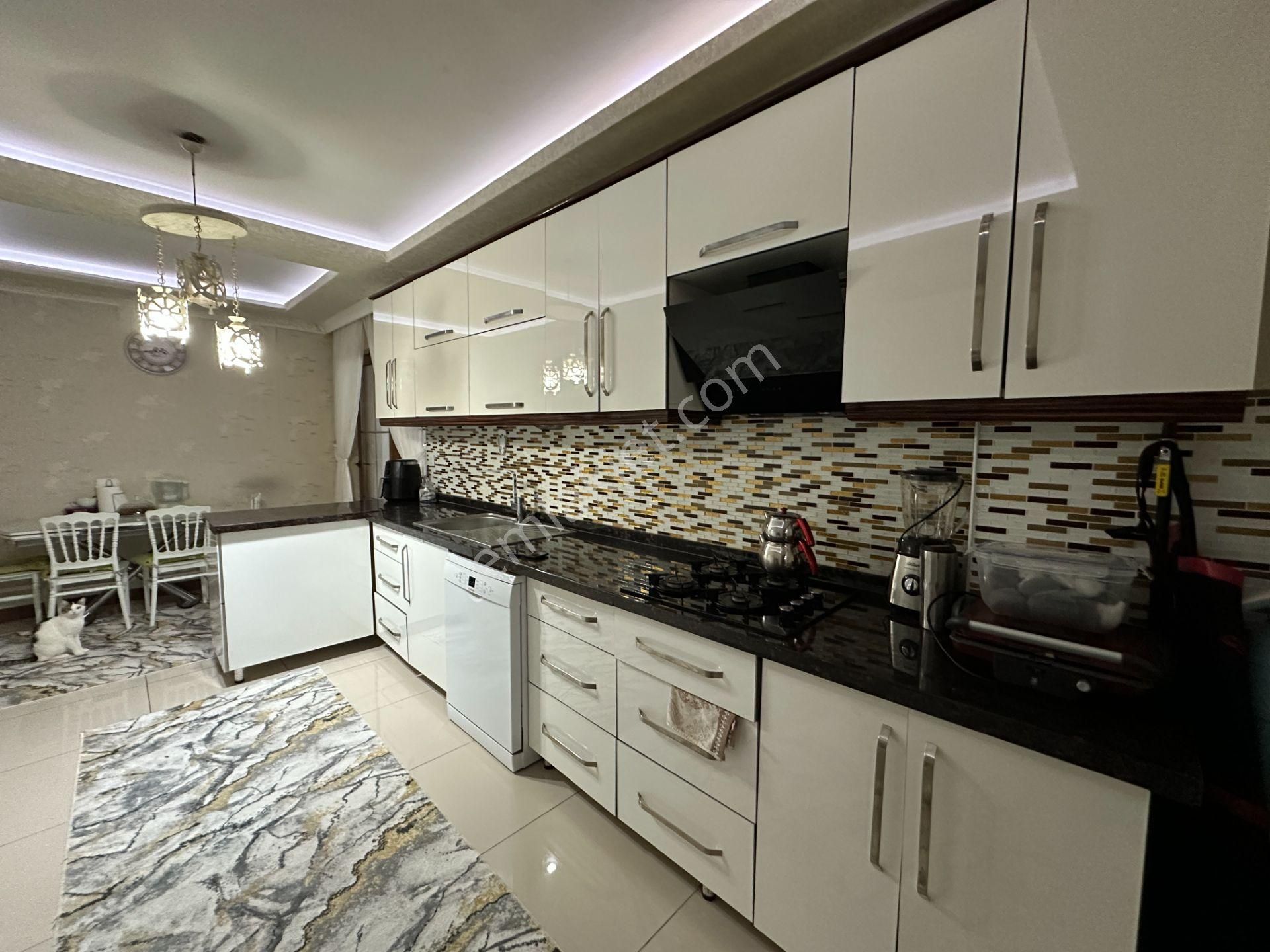 Kalecik Emlaktan Protokol Yol Yakını Modern Yapılı 4+1 195m² - Görsel 2