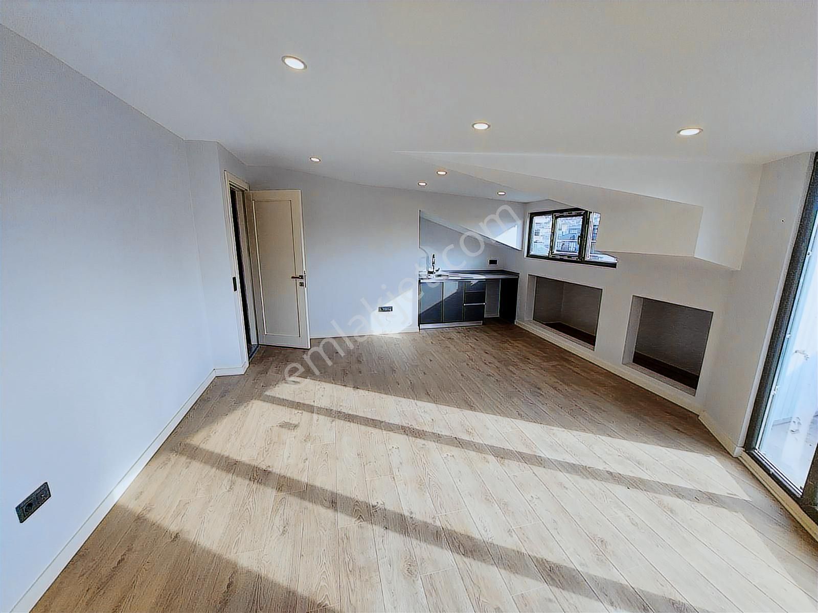 Üsküdar Merkeze Yakın Asansörlü Satılık Sıfır Dubleks 4+1 - Görsel 3