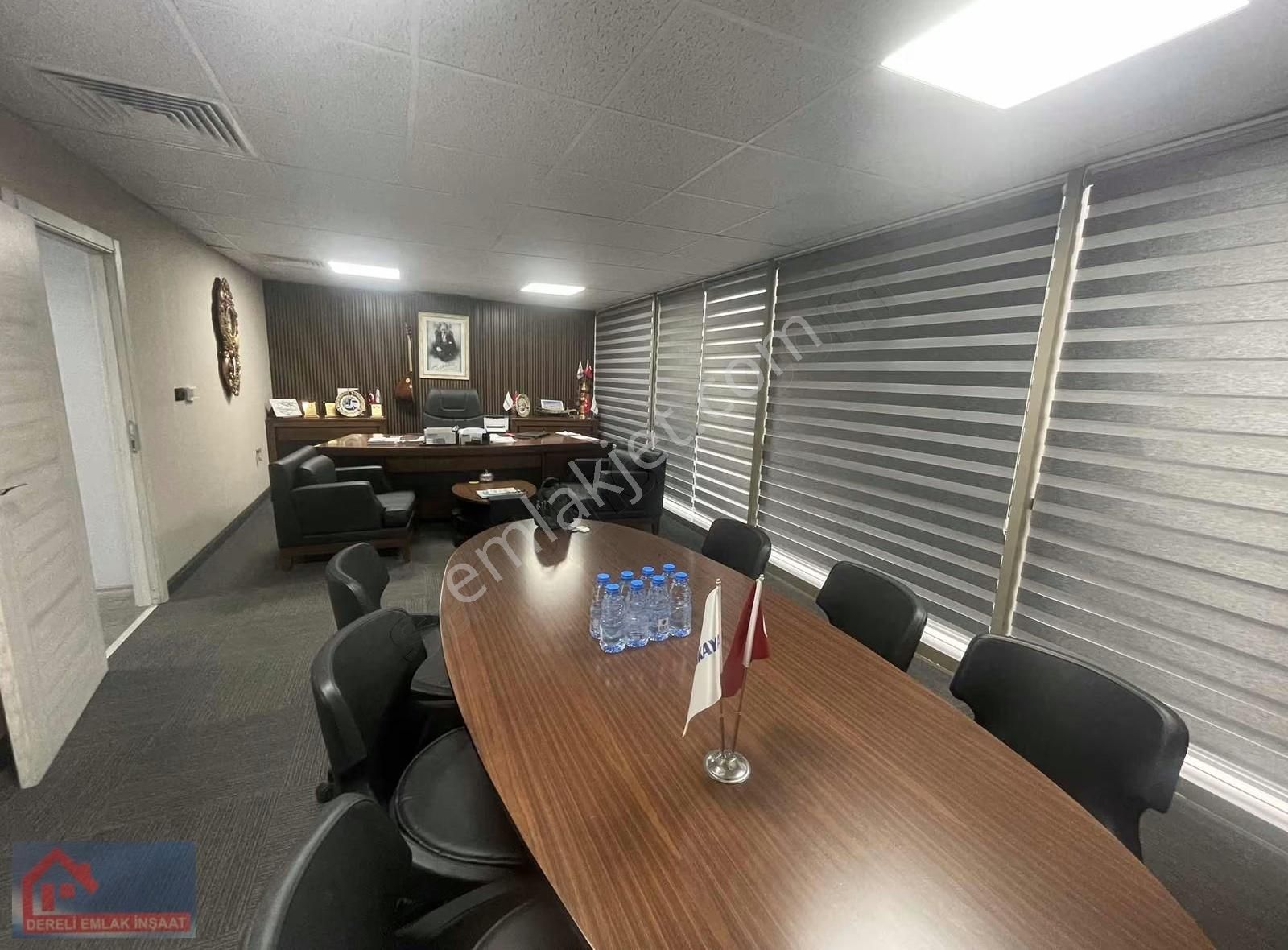 Otoportta Oto Galerıcıler Sitesinde Satılık 7.kat 120 M2 İşyeri