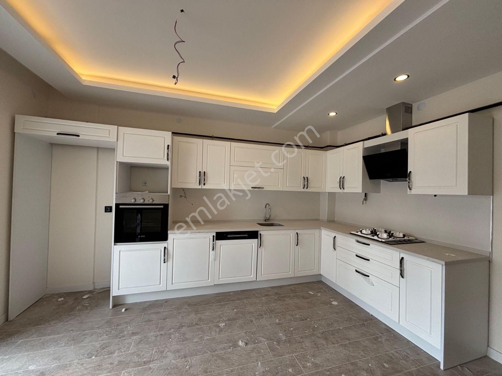 Bulvar Manzaralı Satılık Arakat 4+1 Daire - Görsel 2