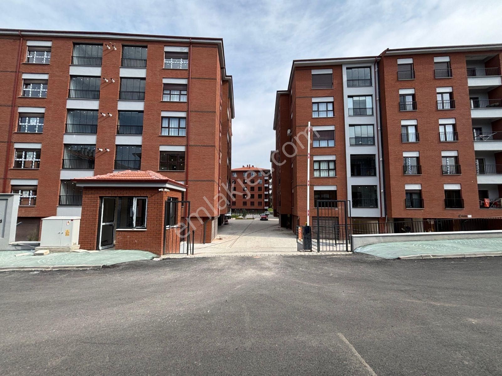 Bulvar Manzaralı Satılık Arakat 4+1 Daire - Görsel 5