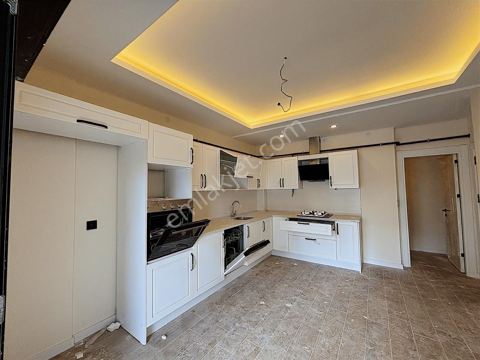 Bulvar Manzaralı Satılık Arakat 4+1 Daire - Görsel 4