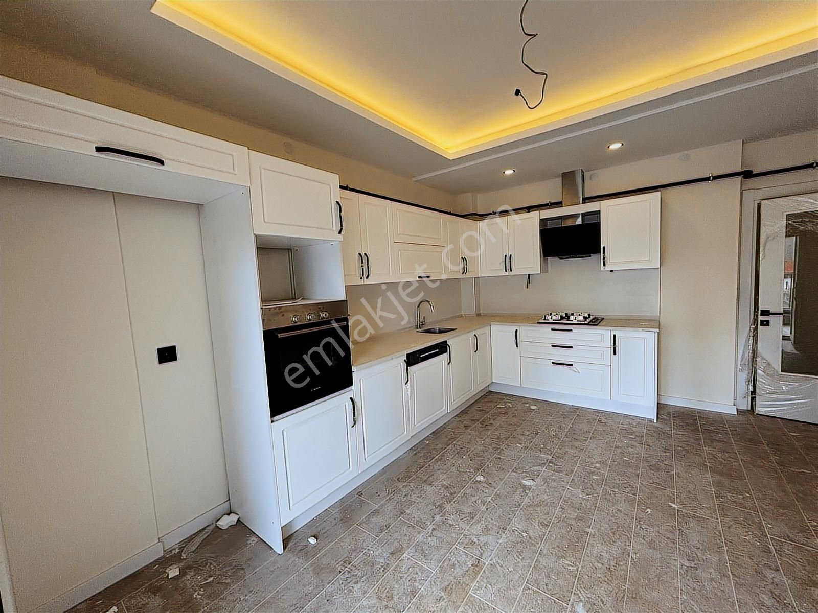 Bulvar Manzaralı Satılık Arakat 4+1 Daire - Görsel 13