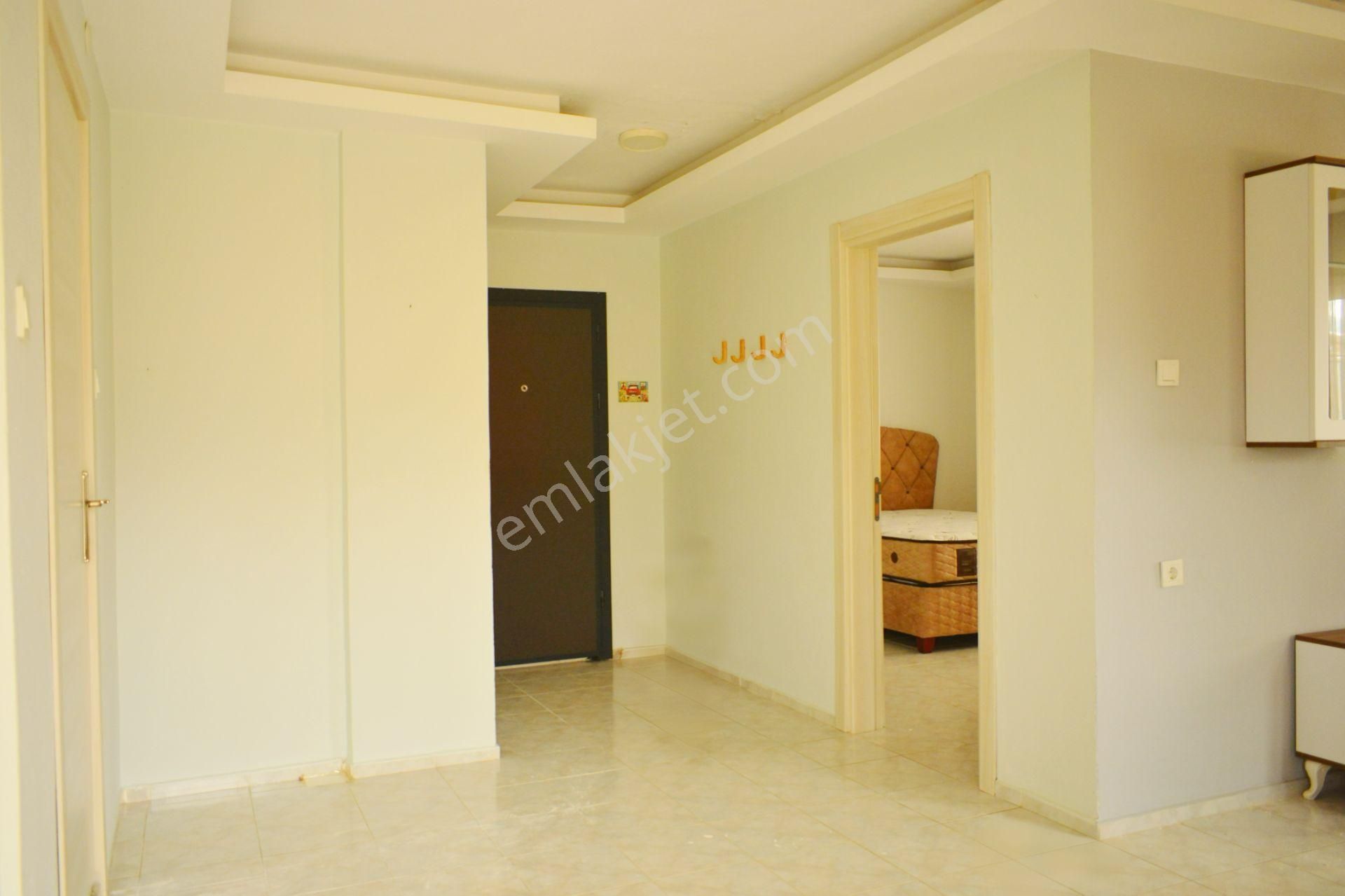 Urla Çeşmealtı'nda Denize Sıfır Binada Manzaralı Kiralık 1+1 Daire - Görsel 11