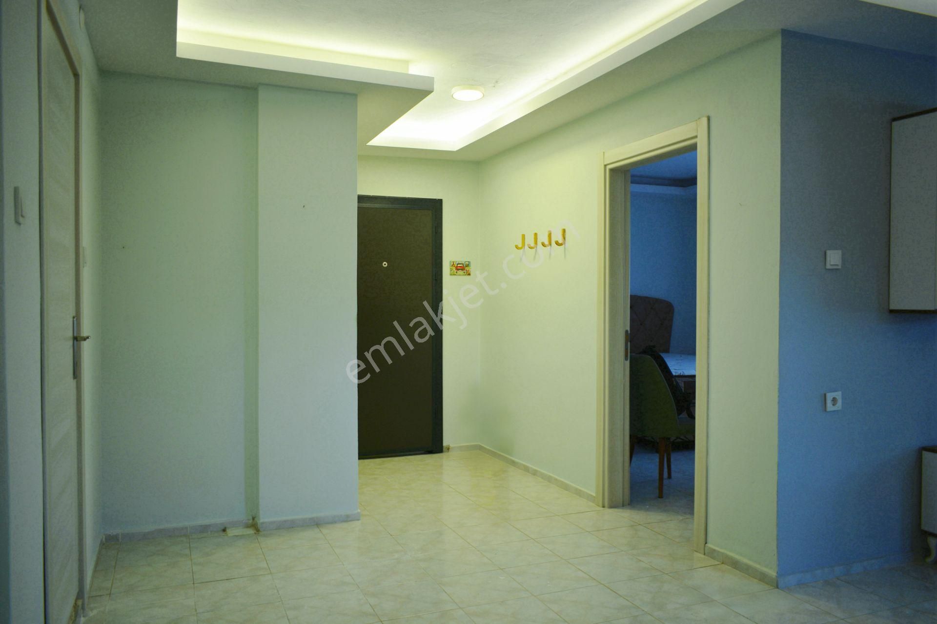 Urla Çeşmealtı'nda Denize Sıfır Binada Manzaralı Kiralık 1+1 Daire - Görsel 12